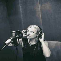 Zdjęcie piosenkarki.