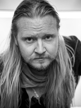 Na zdjęciu twarz artysty.