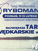 Zdjęcie rybaka z umieszczonym logiem Rybomanii