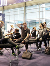 Zdjęcie ludzi ćwiczących na targach FIT EXPO