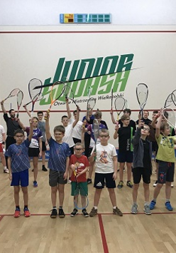 zdjęcie uczestników zajęć squasha