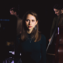 Na zdjęciu twarz Karoline Weidt.