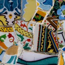 Kolaż z kawałków różnokolorowych kafli.