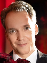 Na zdjęciu twarz artysty.