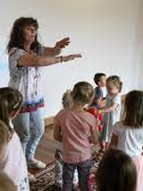 Zdjęcie z zajęć muzyczno-tanecznych Strefy Zabawy.