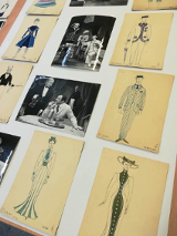 Zdjęcie obrazów z wystawy.