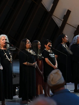 Na zdjęciu członkowie chóru podczas koncertu.