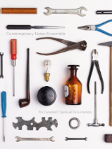 Zdjęcie różnych narzędzi - śrubokręty, klucze, młotki, kombinerki oraz szklana brązowa butelka z lekami