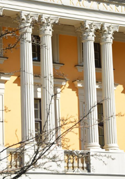 Na zdjęciu fragment fasady Biblioteki Raczyńskich.