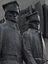 Na zdjęciu fragment pomnika Powstańców Wielkopolskich w Poznaniu.