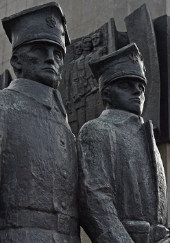 Na zdjęciu fragment pomnika Powstańców Wielkopolskich w Poznaniu.