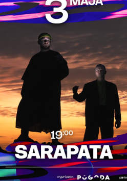 zdjecie 2 wykonawców na tle zachodzącego słońca