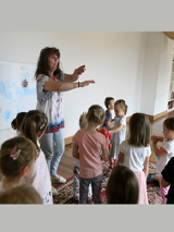 Zdjęcie dzieci w bawialni