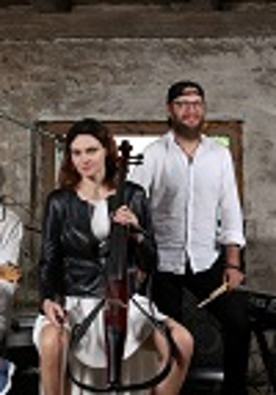 zespół z instrumentami