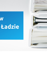 Zdjęcie przedstawia stertę segregatorów i tytuł szkolenia.