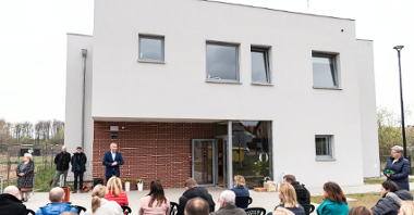 Galeria zdjęć przedstawia otwarcie nowej siedziby Centrum Wspierania Rodzin "Swoboda".