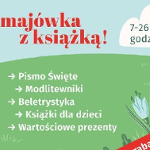 Na górze niebieskie niebo, na dole zielona trawa, w rogu po prawej kwiaty. Tekst na całym plakacie.