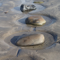 Kamienie otoczone wodą