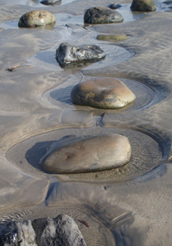Kamienie otoczone wodą