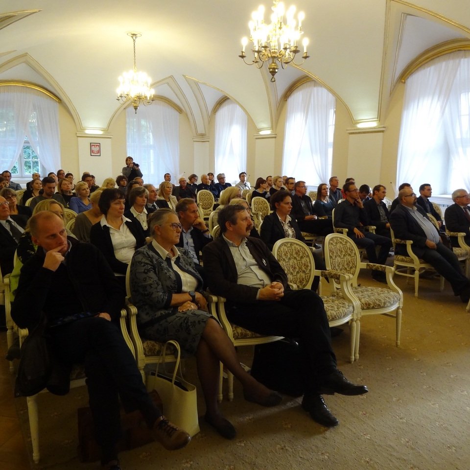 "Przeszłość i przyszłość placu Kolegiackiego w Poznaniu"