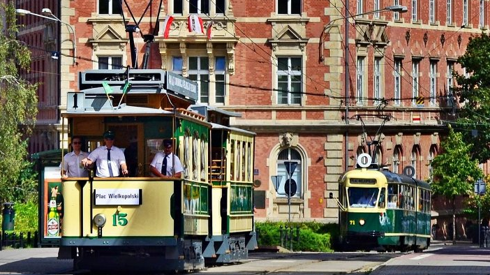 Historyczne tramwaje na placu Cyryla Ratajskiego