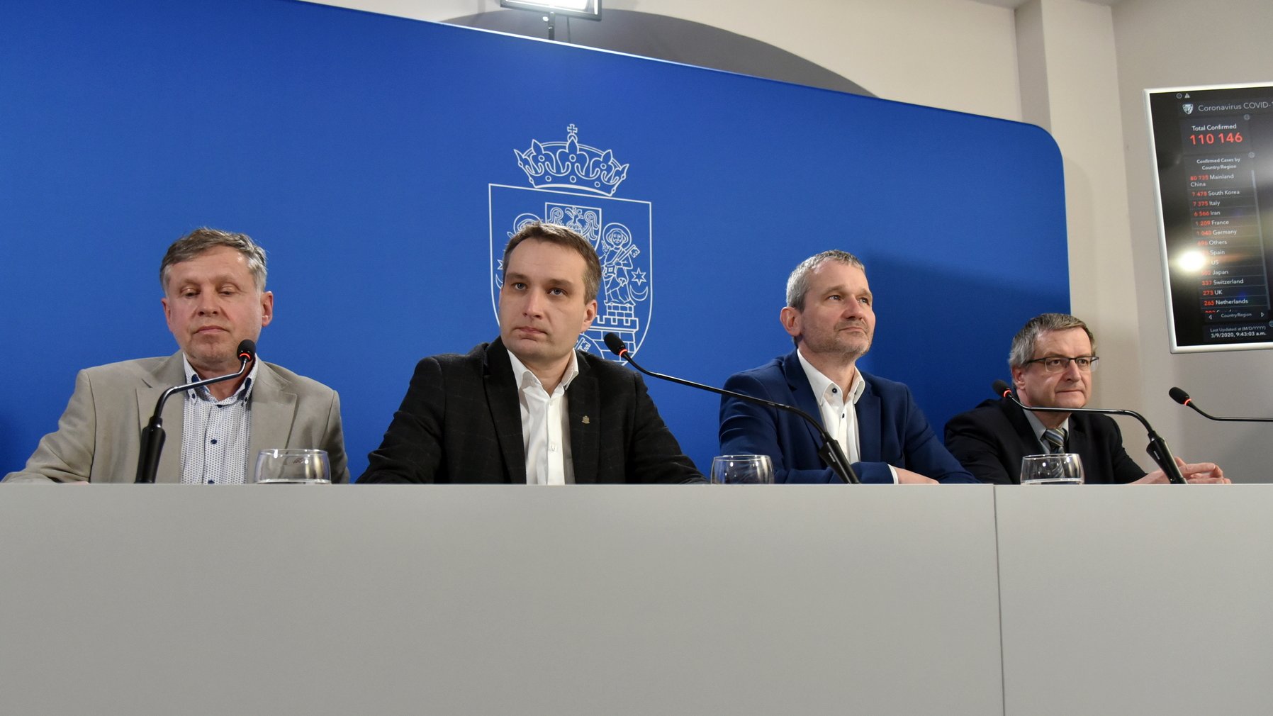 - Koronawirus jest już w Polsce, musimy więc być przygotowani na zakażenia - podkreśla Jędrzej Solarski, zastępca prezydenta Poznania