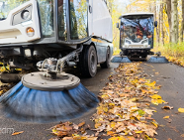 Liście znikają z chodników i ulic