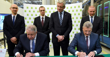 Podpisanie umowy na zakup nowych tramwajów z firmą Modertrans