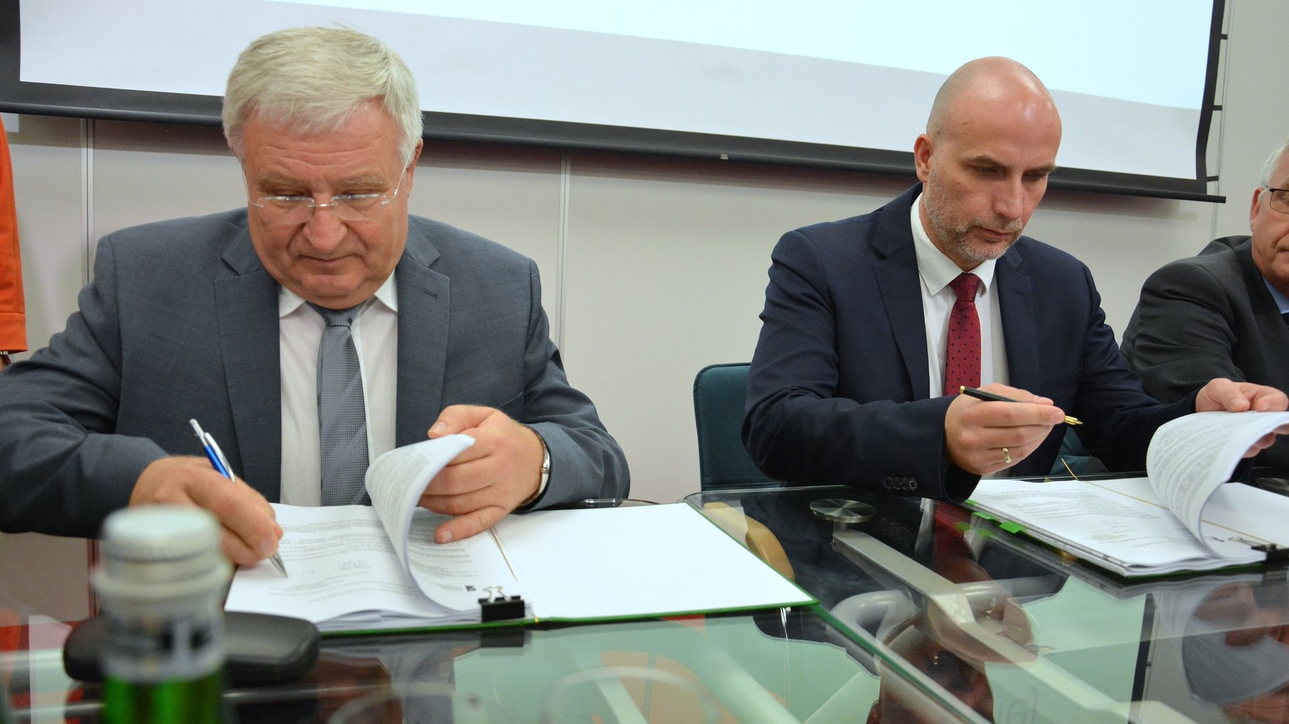 Podpisano umowę dotyczącą przekazania ponad 241 mln zł poznańskiemu Aquanetowi