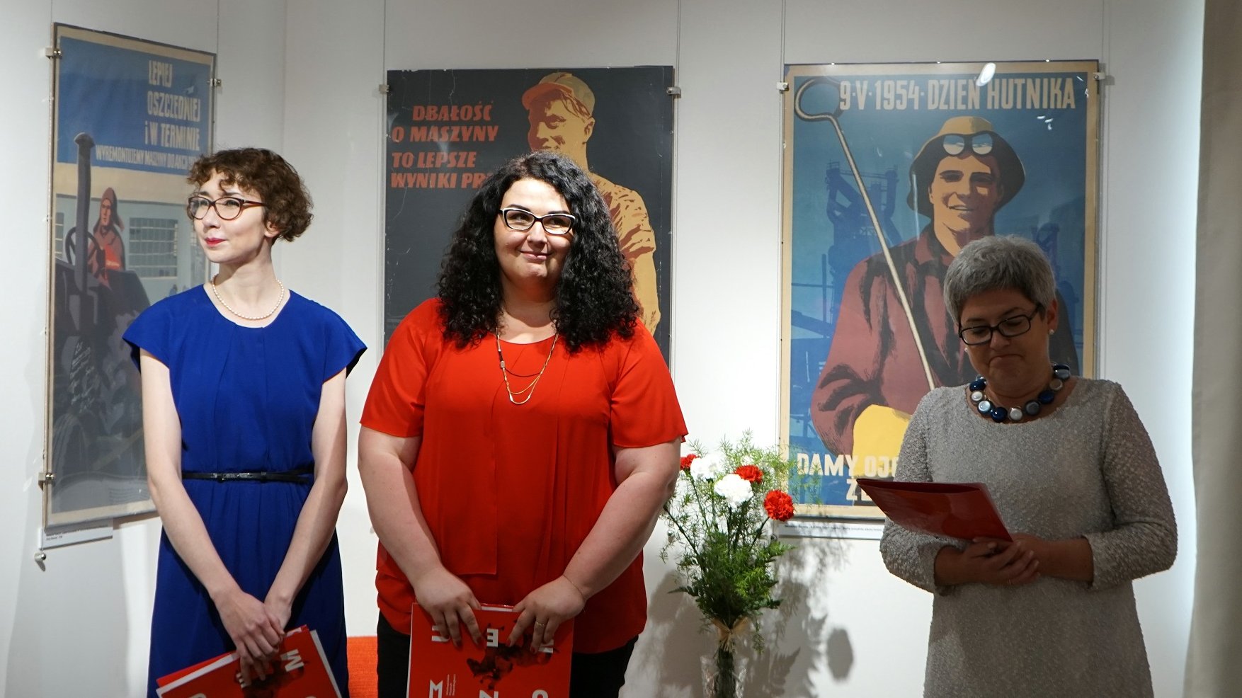 W galerii można oglądać plakaty ze zbiorów Wielkopolskiego Muzeum Niepodległości, które pochodzą z okresu PRL-u