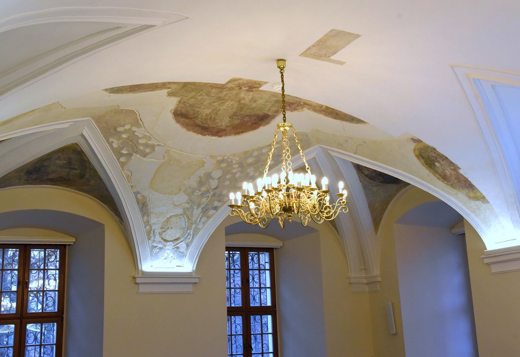 Na suficie Sali Sesyjnej Urzędu Miasta Poznania odsłonięto barokowe malowidła - grafika artykułu