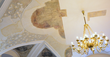 Na suficie Sali Sesyjnej Urzędu Miasta Poznania odsłonięto barokowe malowidła
