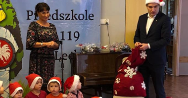 Zastępca prezydenta Mariusz Wiśniewski odwiedził dzieci z Przedszkola nr 119 im. Lecha na os. Piastowskim