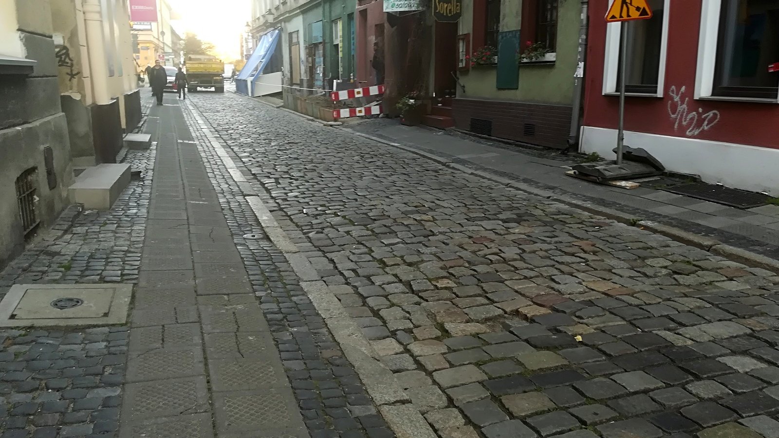 Ul. Ślusarska przed remontem nawierzchni