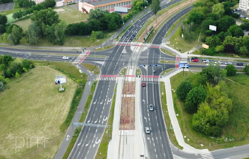 Widok z lotu ptaka na skrzyżowanie ulic Żegrze, Kurlandzkiej i Inflanckiej - grafika artykułu