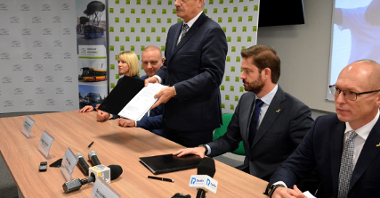 Podpisano umowę na dostawę 21 eletrycznych autobusów do Poznania