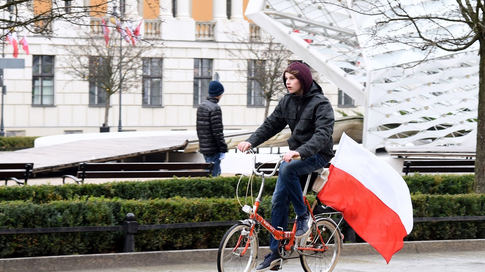 Władze miasta, powiatu i województwa złożyły kwiaty na Cmentarzu Zasłużonych Wielkopolan oraz pod tablicami pamiątkowymi dawnych bohaterów
