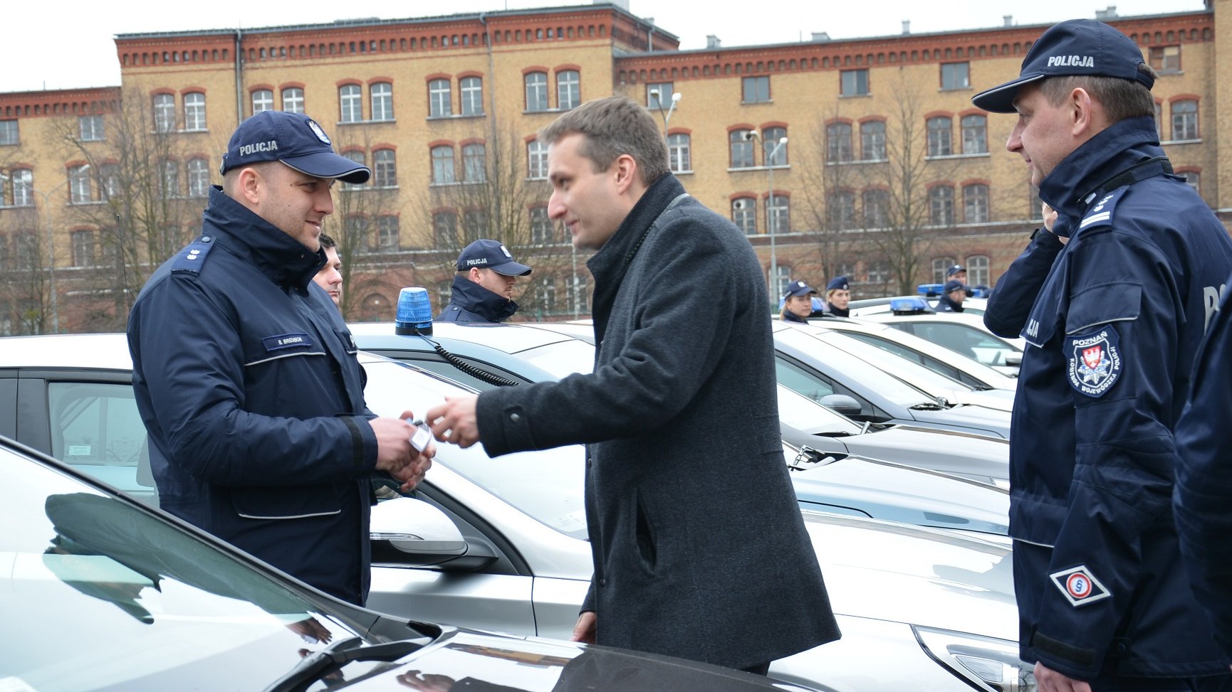 Poznańska policja wzbogaci się o 30 nowych radiowozów. 28 auta wyjechały już na ulice miasta