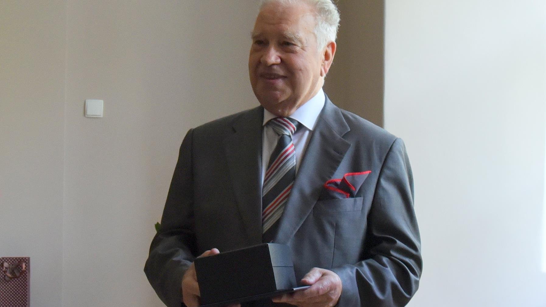 Prof. Andrzej J. Szwarc jest wybitnym naukowcem z Wydziału Prawa i Administracji UAM