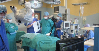 PCSS już wcześniej transmitowało operację online - m.in. z Kliniki Otolaryngologii i Onkologii Laryngologicznej Uniwersytetu Medycznego w Poznaniu/fot. PCSS