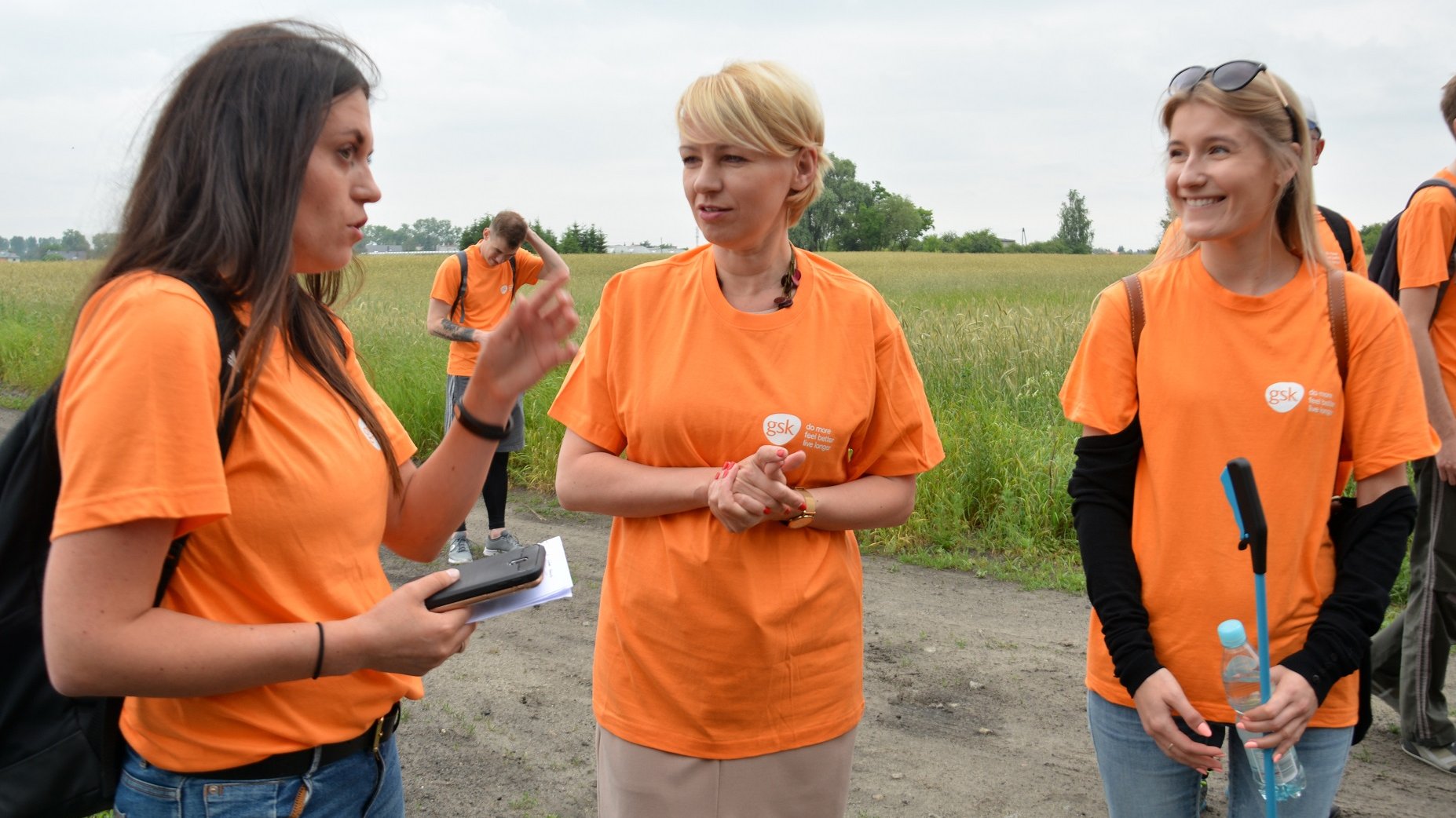 Orange Day - wspólne sprzątanie lasu