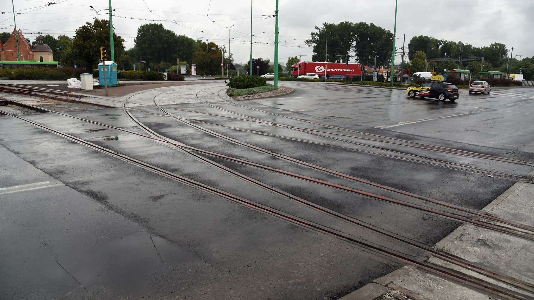 Rondo Śródka jest otwarte dla kierowców. Dojazd tramwajami od Garbra będzie możliwy od 2 września