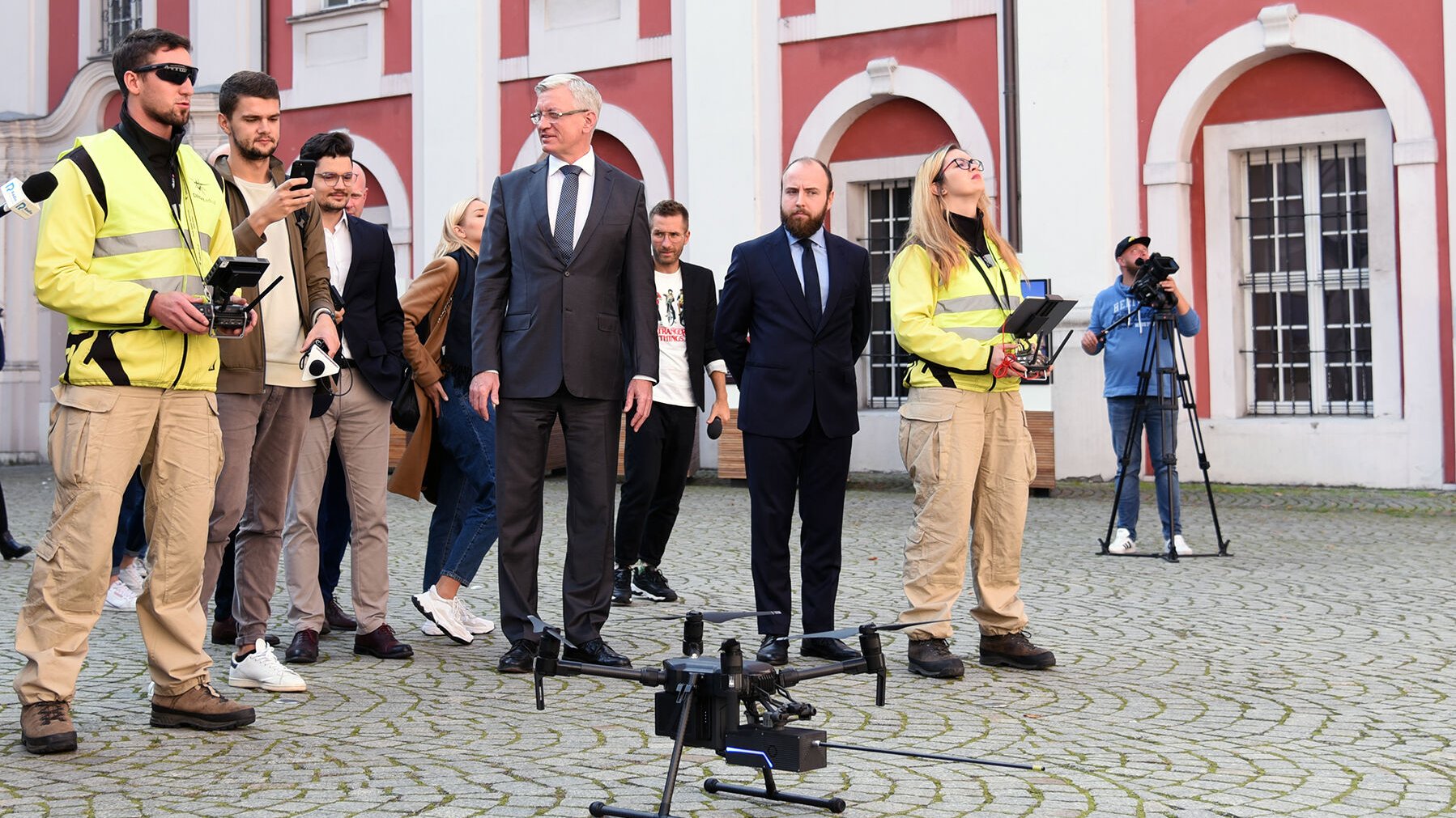 Dron bada jakość powietrza w mieście