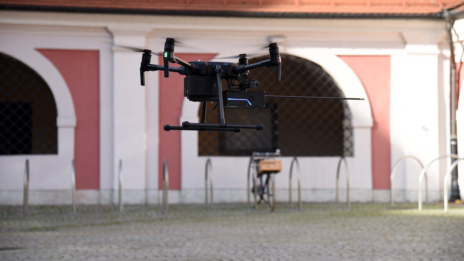 Dron bada jakość powietrza w mieście