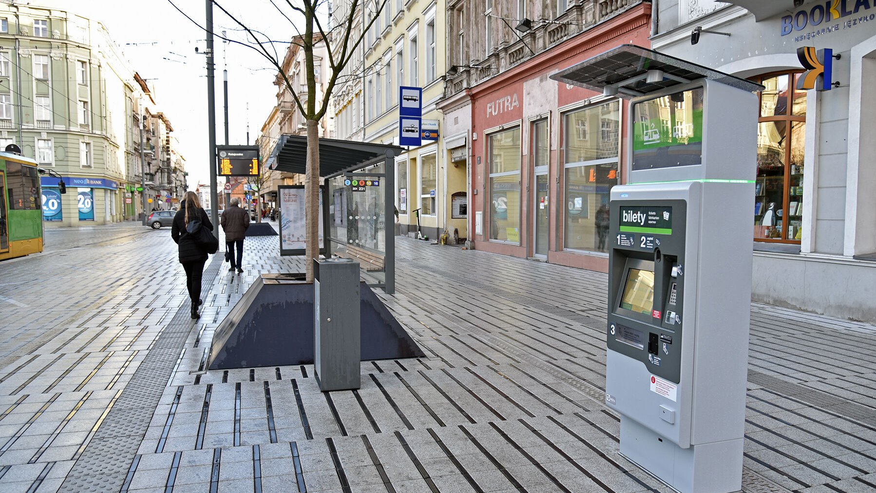 Pierwsze trzy automaty firmy Mera Operator stoją już na poznańskich przystankach: "Ratajczaka" i "Os. Czecha" oraz na rynku w Kórniku