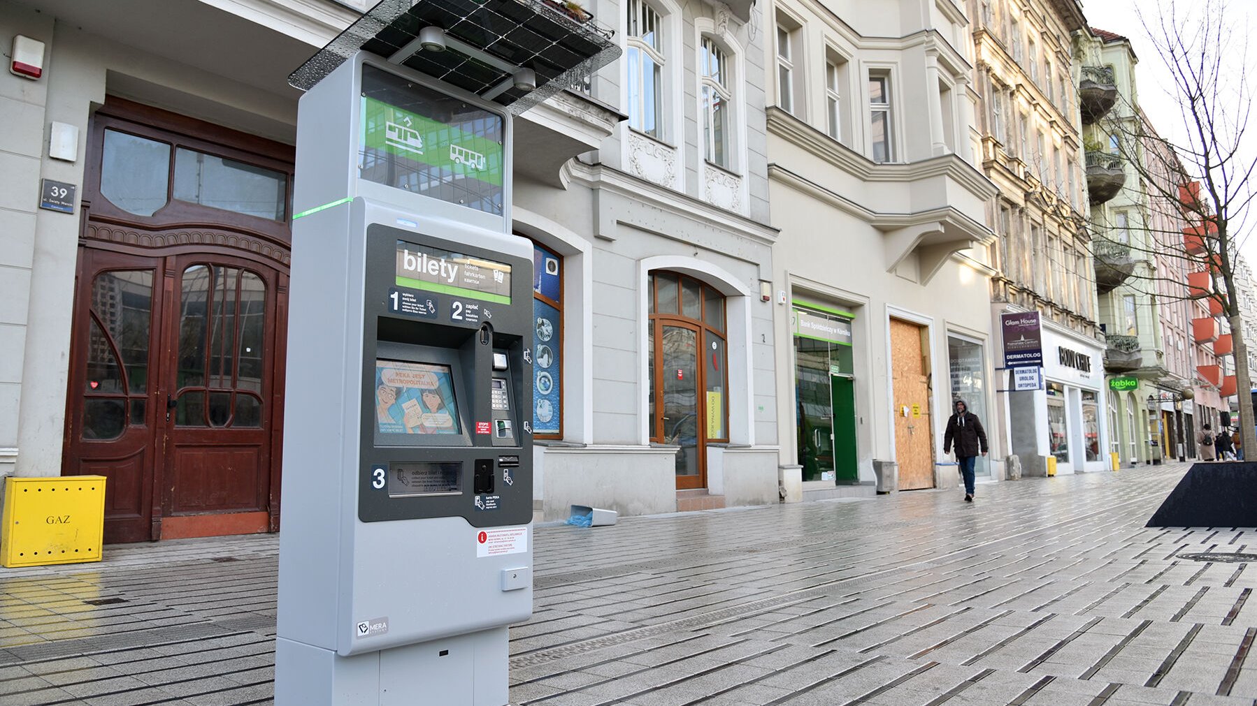 Pierwsze trzy automaty firmy Mera Operator stoją już na poznańskich przystankach: "Ratajczaka" i "Os. Czecha" oraz na rynku w Kórniku