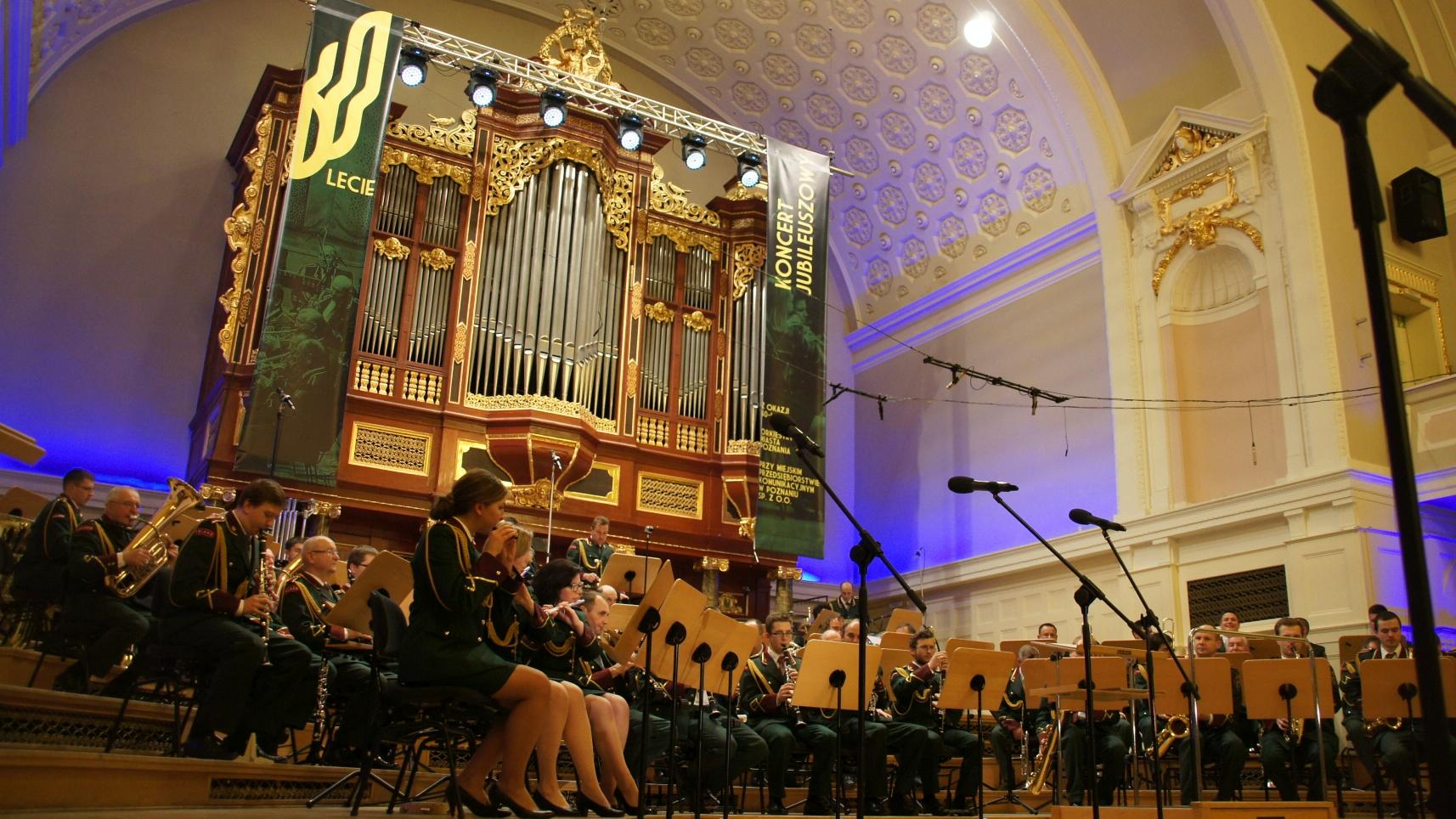 W niedzielę odbędzie się koncert jubileuszowy Orkiestry Miasta Poznania przy MPK/ fot. MPK - grafika artykułu