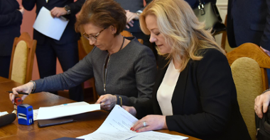 W piątek podpisano umowy, które umożliwią zoptymalizowanie dostaw ciepła do szkół