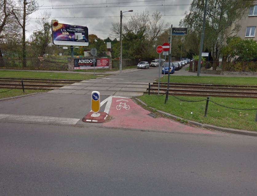 Zamknięcie wylotu ul. Cichej w ul. Pułaskiego fot. google street view - grafika artykułu