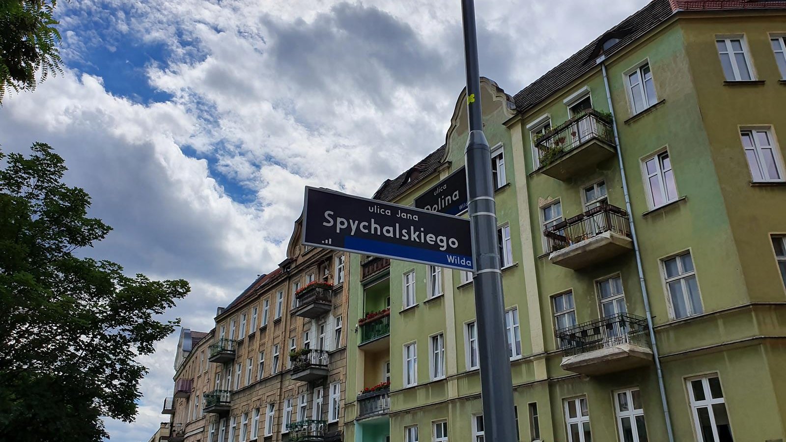 zdjęcie przedstawia schody łączące ulice Górna Wilda z Dolną Wildą